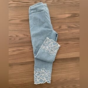 Chico’s so slimming Girlfriend lace Cropped pant SZ 12 pin strip